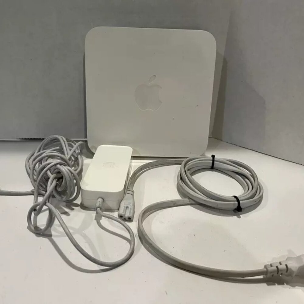 Apple A1301 Airport Extreme Base Station with A1202 Cords, Preowned